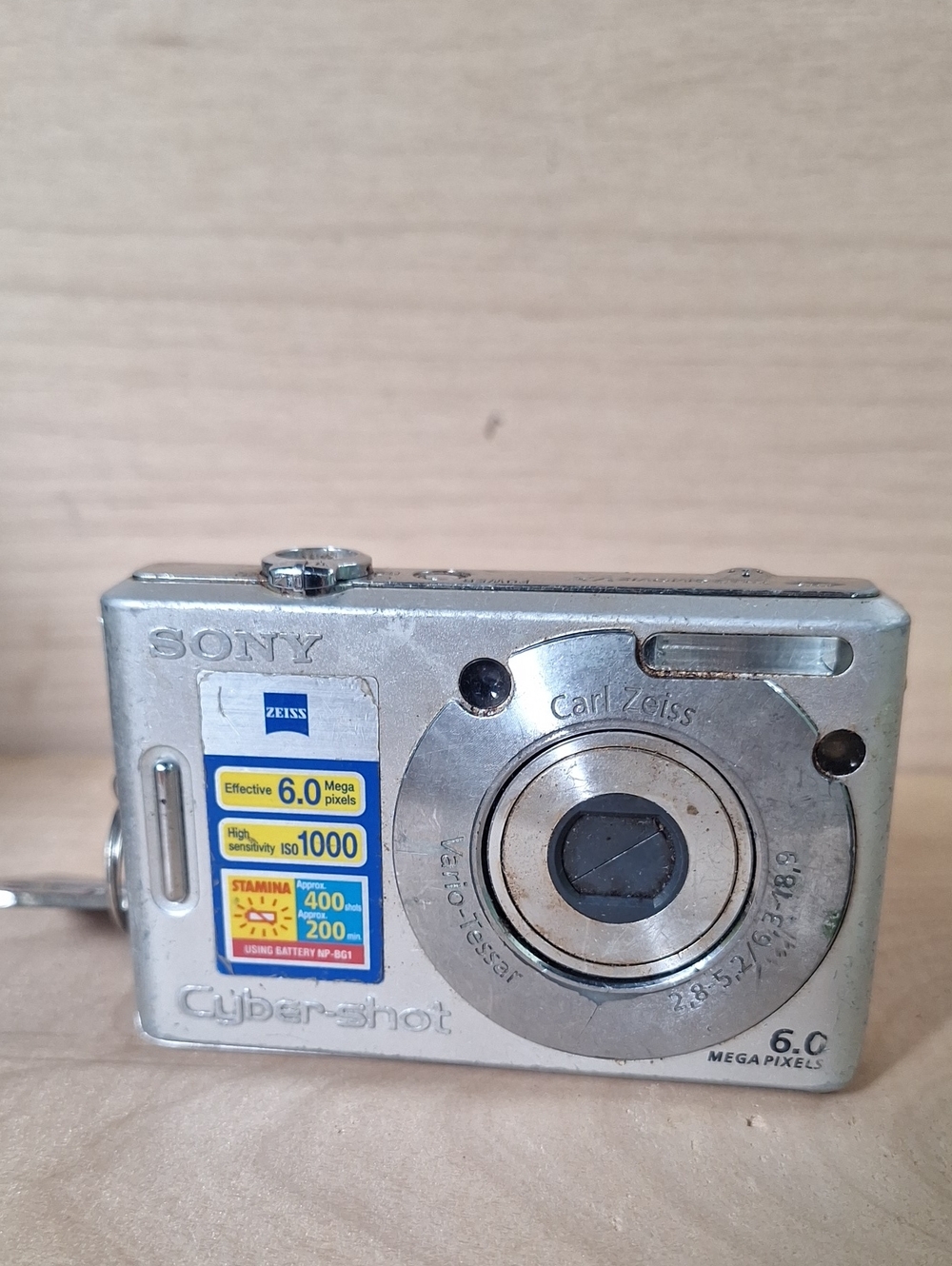 Sony Cyber-shot DSC-W30 digital camera 6.0-megapixel Sensor Selling For Parts - Picture 3 of 6
